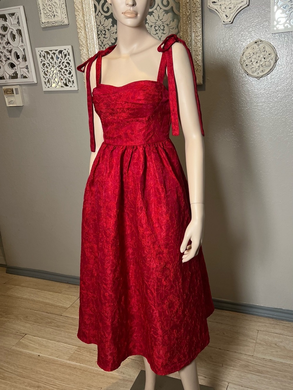 Lulu’s Red Tie-Shoulder Retro Style Midi Dress
